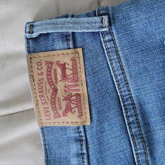 Levi's Skinny Capri Jeans - Picture 5 of 9